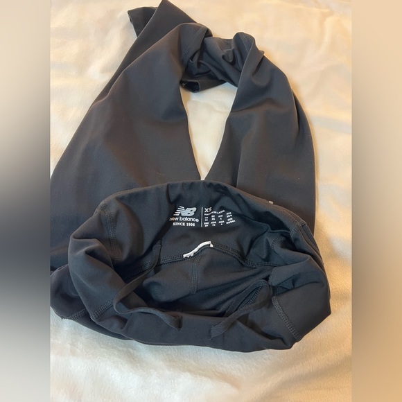 New Balance Women's Impact Run Crop
Tight, Black, Size XS - Picture 8 of 9